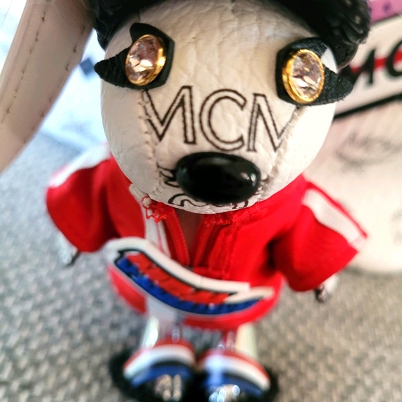 MCM Moments Anya Tote w/Bunny Charm - Picture 11 of 14